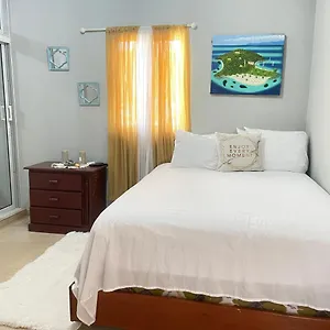 Pensión Xamana Rooms. Samaná