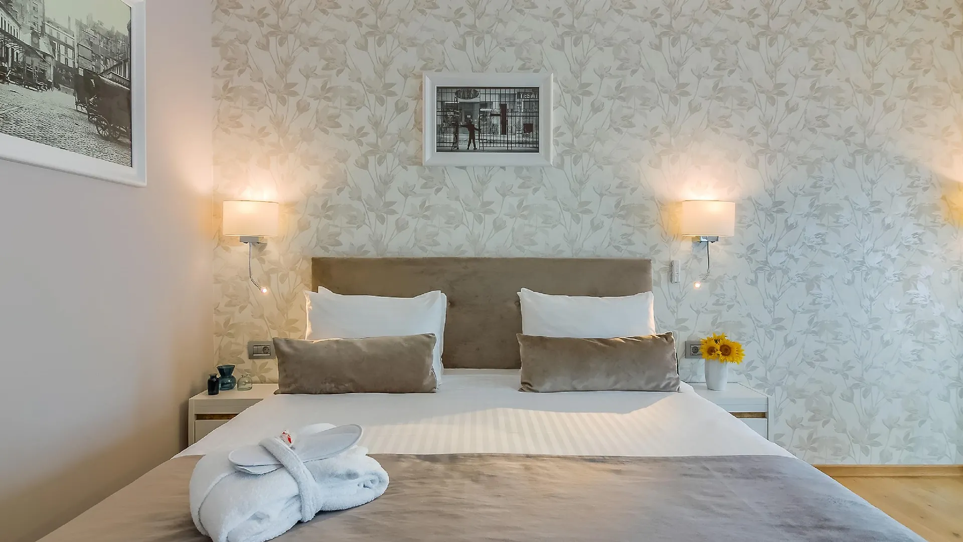 ****  New Era Hotel Old Town Bucharest Parking With Fee Nearby רומניה