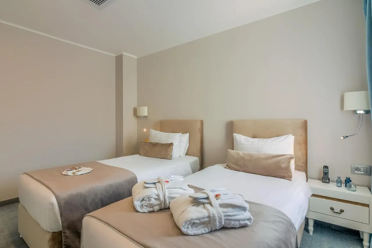 New Era Hotel Old Town Bucharest Parking With Fee Nearby Rumunia